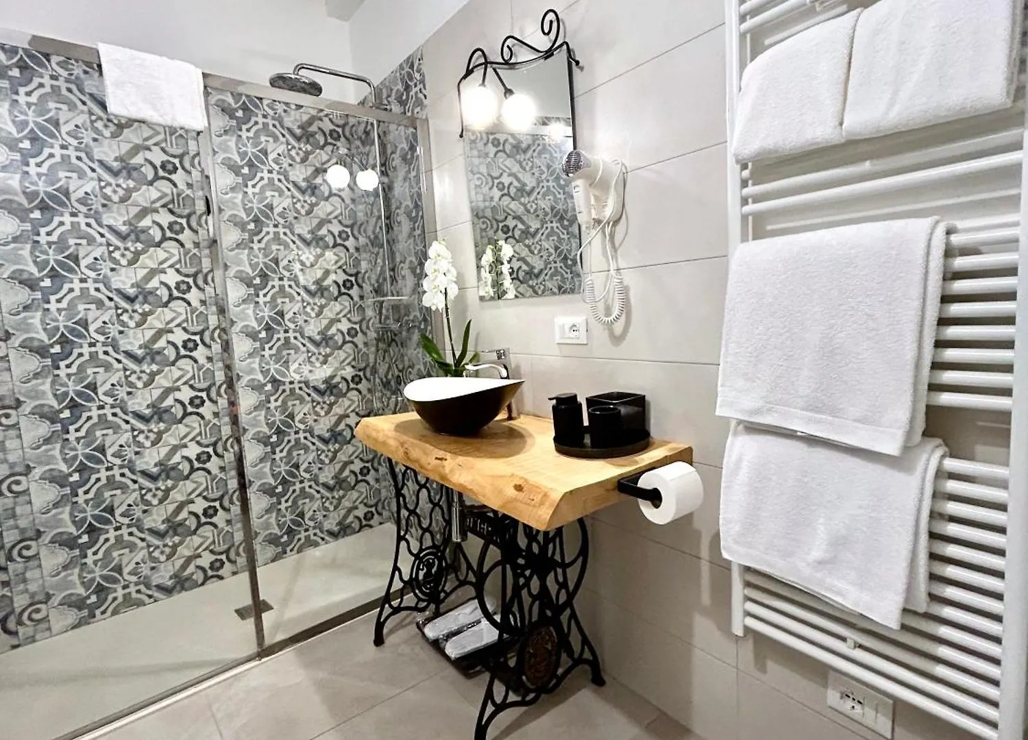 Apartment Rosso Verona Suite-Free Parking Italy